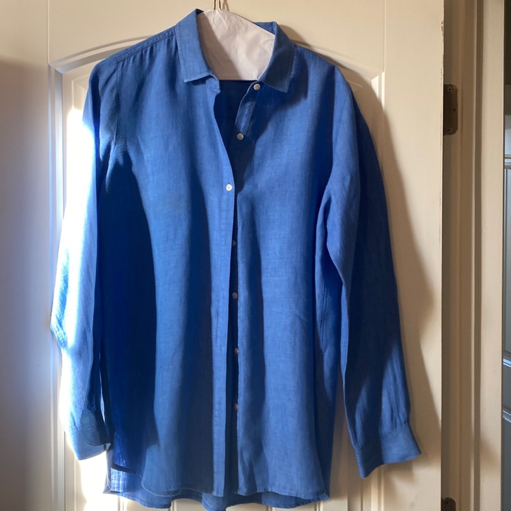 JMcLaughlin blue linen button down blouse. Size Large. Non smoking home.